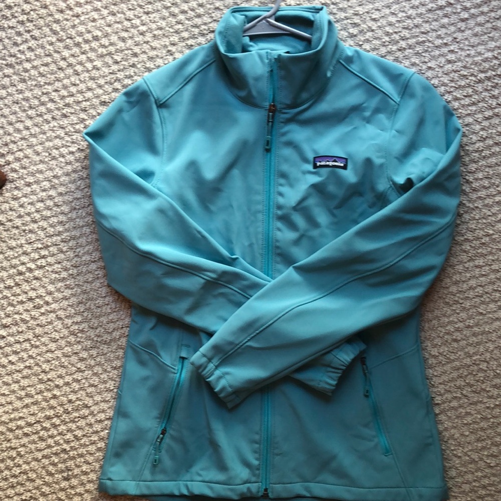 Beautiful Patagonia soft shell wind breaker